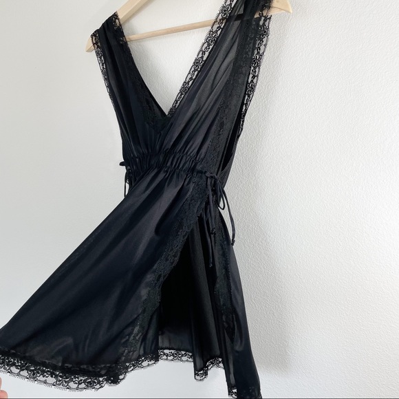 Vintage delicate black lace open sides slip lingerie dress - Picture 4 of 6